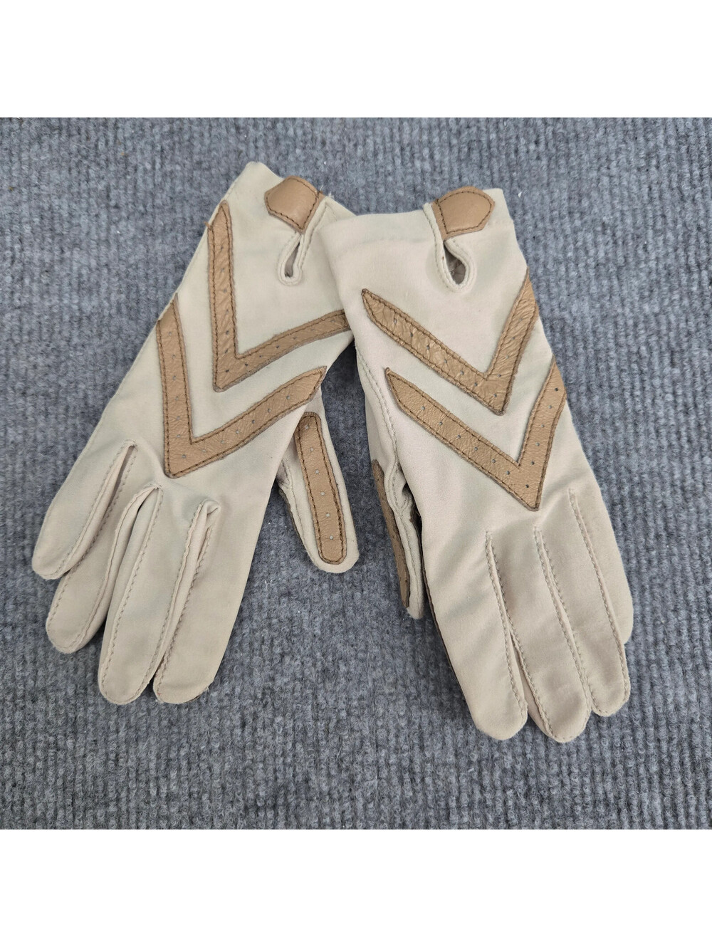 Vintage Paris Isotoner Gloves Light Tan w/ Tan Leather One Size 1990s